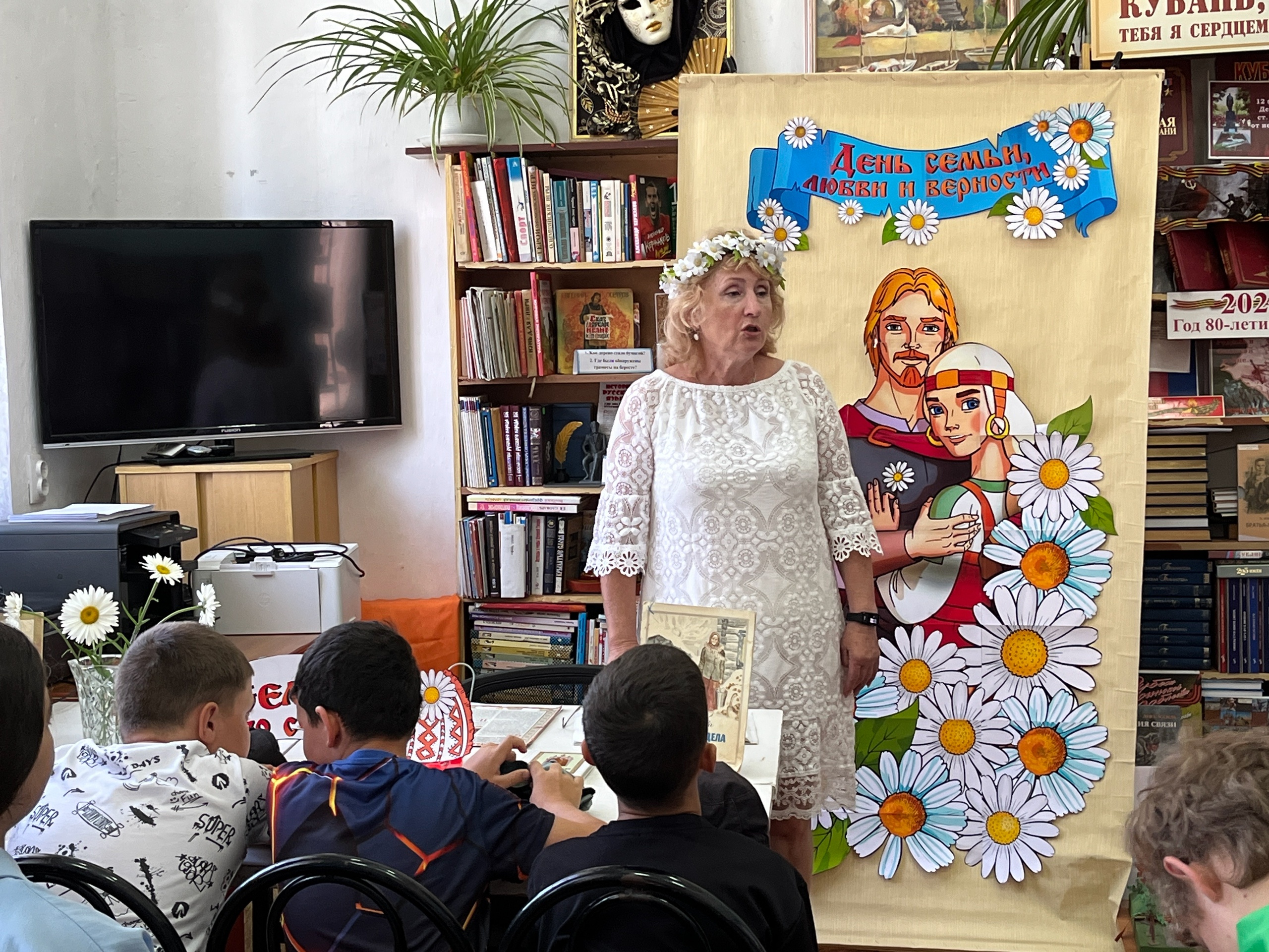 В детской библиотеке прошло мероприятие «Семейная ромашка»