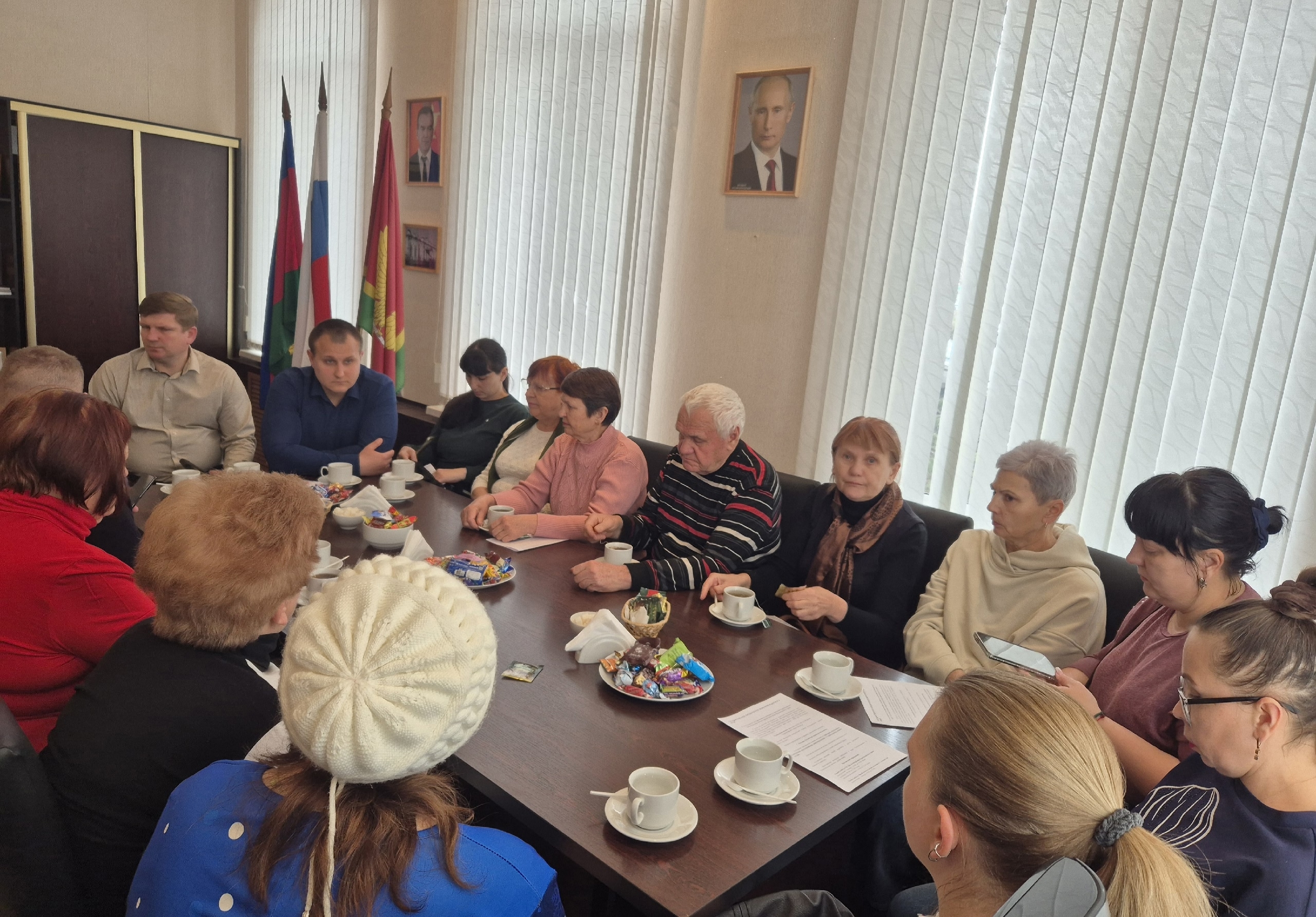Глава Новотитаровского сельского поселения Семён Васильченко провёл встречу с участниками и семьями участников специальной военной операции