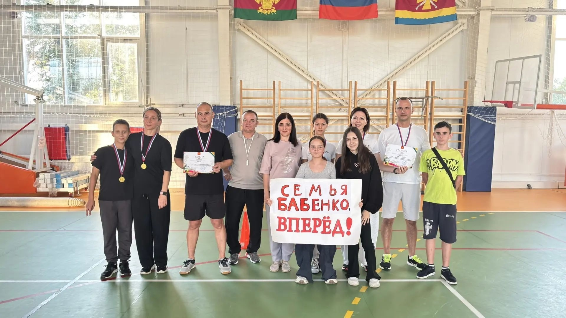В честь празднования Дня станицы прошли спортивные соревнования среди семейных команд «Мама, папа, я — спортивная семья», которые подарили всем участникам массу положительных эмоций и праздничное настроение