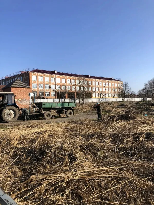 МУП «Коммунальник» завершил работы по расчистке территории в Новотитаровском сельском поселении.