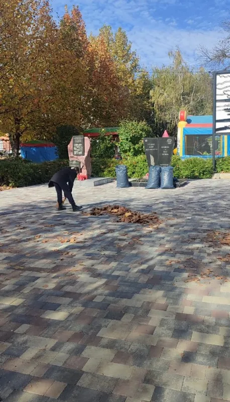 Осенний субботник в центральном парке станицы Новотитаровской!