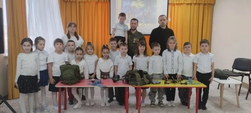 Сегодня воспитанники детского сада №12 встретились с участниками специальной военной операции Андреем Медведевым и Дмитрием Каримовым