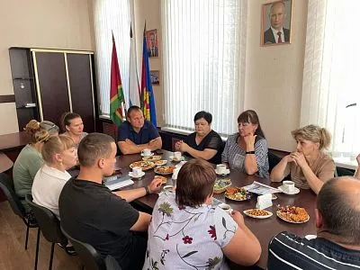 Глава Новотитаровского сельского поселения Семён Васильченко провёл встречу с семьями участников СВО