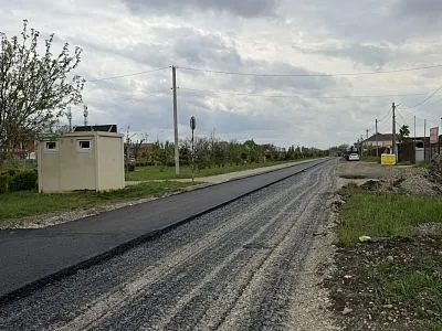 В станице Новотитаровской продолжаются работы по капитальному ремонту автомобильной дороги по улице Ейское шоссе — от улицы Выгонной до улицы Кутузова