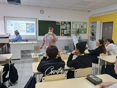 Сотрудники МБУК "Библиотечное объединение" провели увлекательный правовой урок для старших классов школы №29