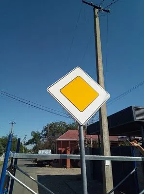 Замена дорожных знаков