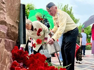 Церемония возложения цветов