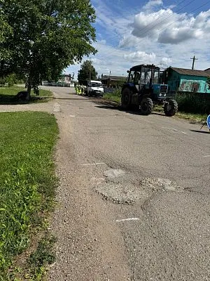 Начаты работы по ямочному ремонту на дорогах Новотитаровского сельского поселения