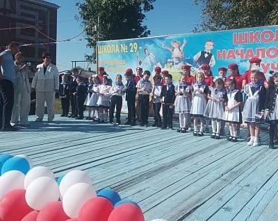 На избирательных участках царит атмосфера праздника