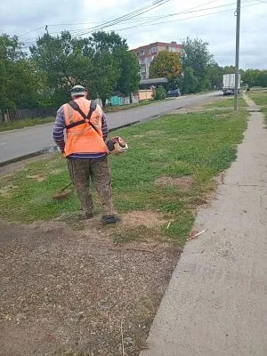 На улице Крайней проведены работы по покосу сорной растительности!