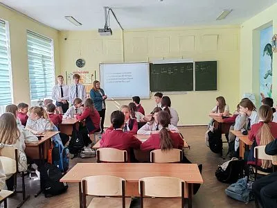 Праздничные мероприятия ко Дню воссоединения Крыма с Россией в школе №34