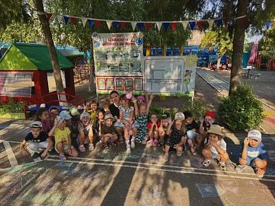 В детском саду № 14 станицы Новотитаровской Дом культуры организовал яркое и душевное мероприятие, приуроченное ко Дню образования Краснодарского края, — «Я рисую мой любимый край»
