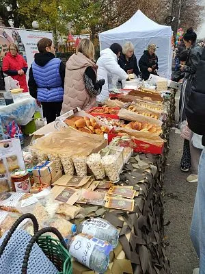 В станице Новотитаровской прошла ярмарка-выставка предпринимательской деятельности "Краски осени"!