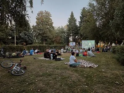 В честь Дня образования Краснодарского края для жителей и гостей нашей станицы была проведена акция «Кино на траве»