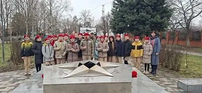 Обучающиеся школы №29 приняли участие в важном памятном мероприятии, приуроченном ко Дню защитника Отечества