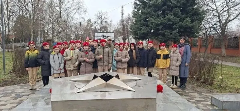 Обучающиеся школы №29 приняли участие в важном памятном мероприятии, приуроченном ко Дню защитника Отечества