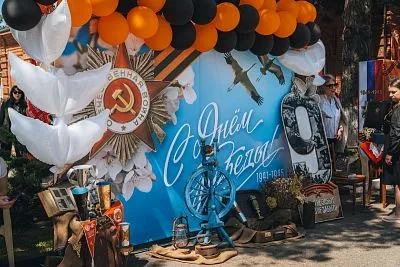 Тематические площадки и ретро-автомобили ко Дню Победы