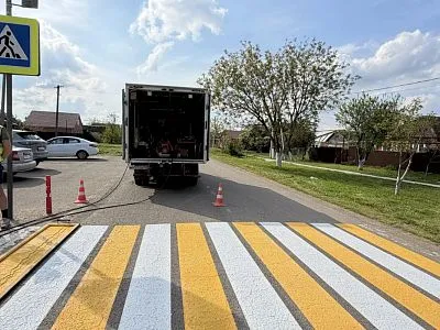 В Новотитаровском сельском поселении ведутся работы по обновлению и нанесению новой дорожной горизонтальной разметки