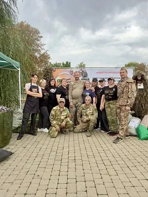 В минувшие выходные в станице Динской прошёл фестиваль «Тихая вода», в котором приняла участие волонтёрская группа станицы Новотитаровской «Тыл — фронту»