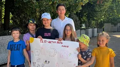 На центральной площади станицы Новотитаровской состоялось познавательное мероприятие «Светофор безопасности»