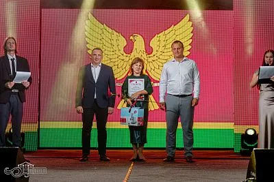 Чествование местных активных жителей и педагогов